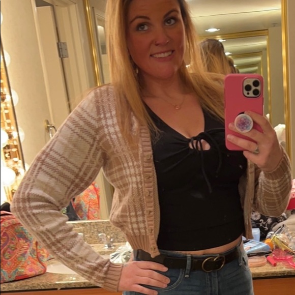 Meet your Posher, Lauren - Picture 3 of 6